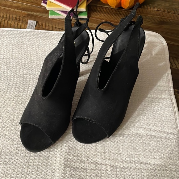 Sexy Black Heels - Picture 2 of 6